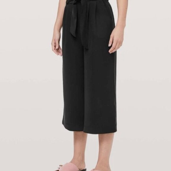 Lululemon Noir Wide Leg Crop Pants Size 6 Belted Waist Black Flowy Workwear S - Picture 1 of 11